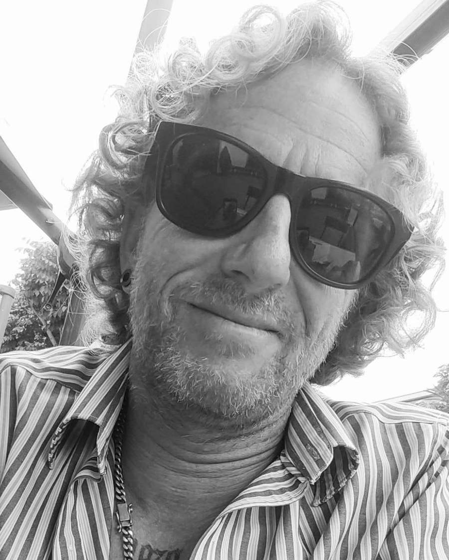 Felipe Ramírez Gastón, fundador y director general de Inka Experience Group, retrato en blanco y negro