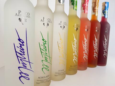 Fotografía de producto de la línea de Pisco Montteiro Macerados